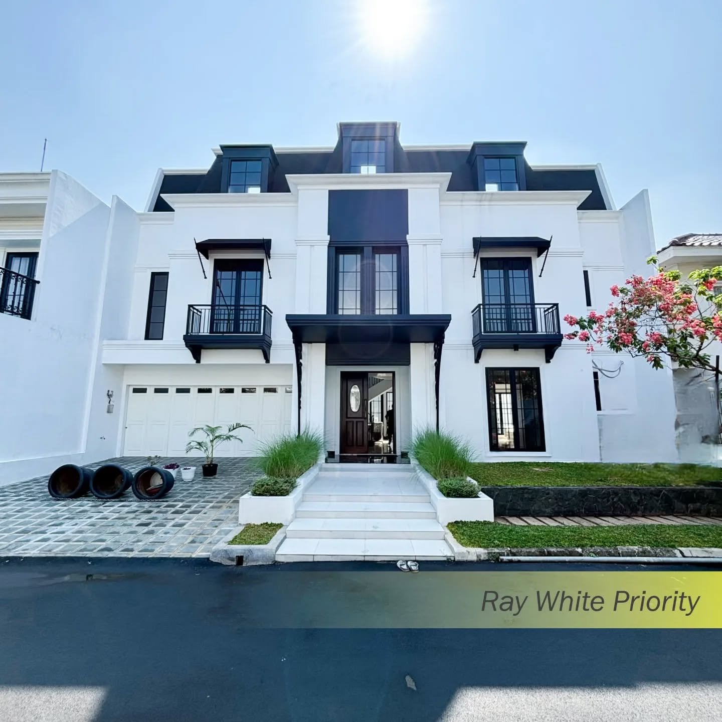 [FOR SALE] - Rumah Mewah Baru dengan kolam renang di Bintaro Jaya Sektor 9, Tangerang Selatan